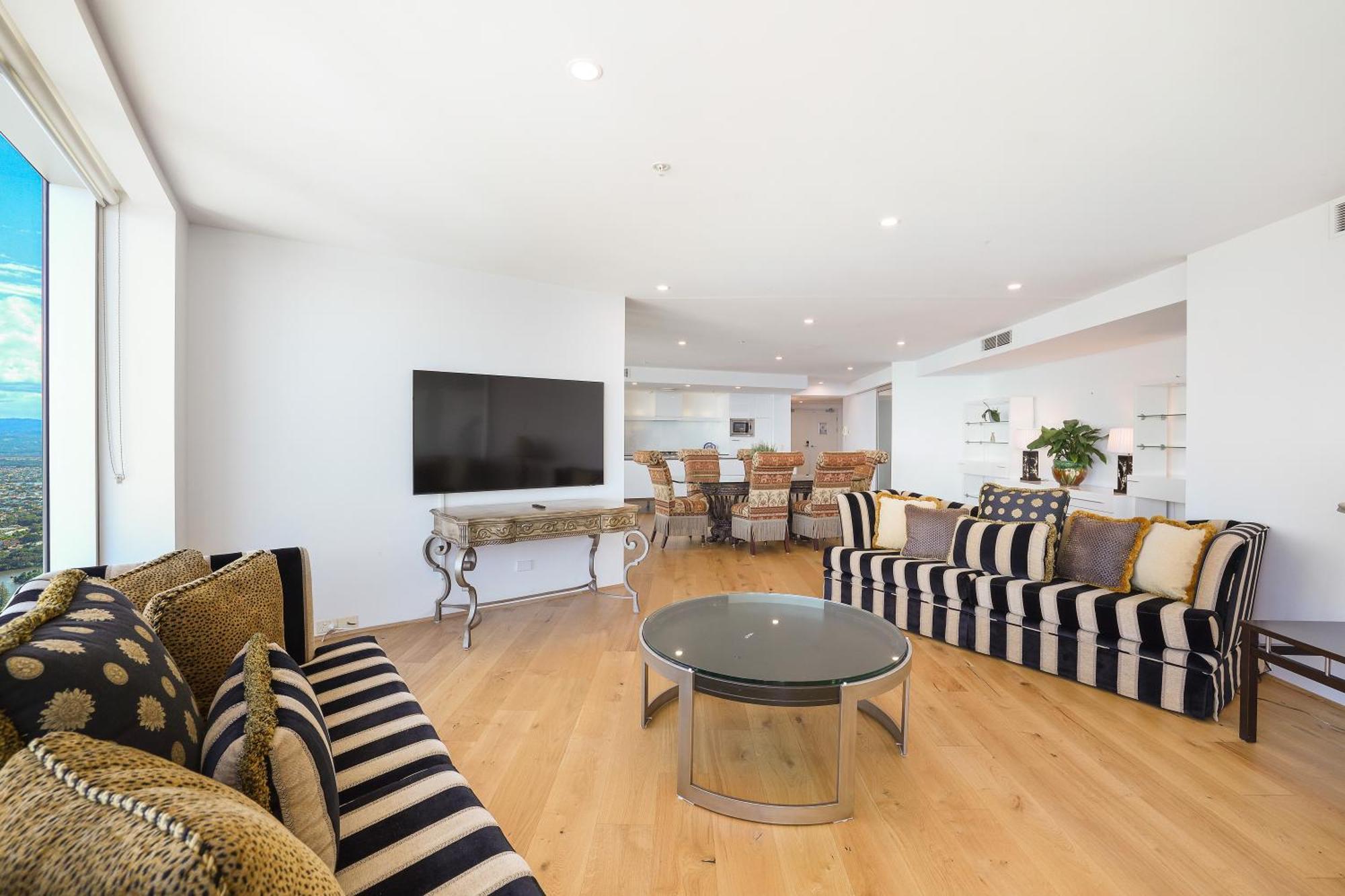 Tallest Tower Skyhomes | 9 Hamilton Avenue Gold Coast Room photo